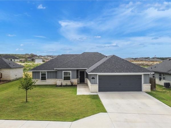 145 Elmer Avenue , Burnet, TX 78611