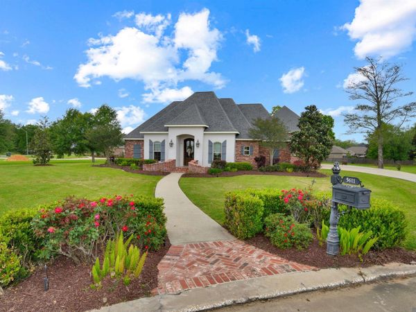 5611 Chene Blanc, Lake Charles, LA 70605