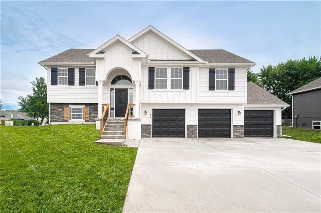 10135 N Poplar Avenue, Kansas City, MO 64156 Main Photo