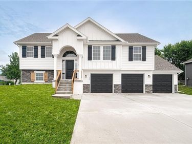 10135 N Poplar Avenue, Kansas City, MO 64156