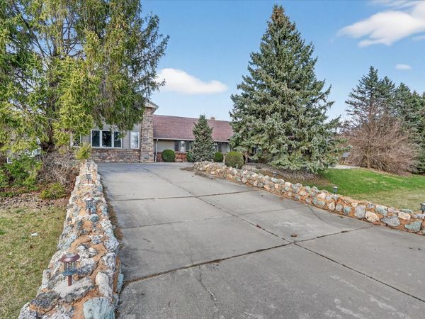 5992 Palisades Parkway , Rockford, IL 61109