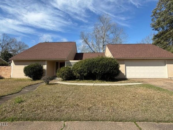 121 Booth Circle, Ocean Springs, MS 39564