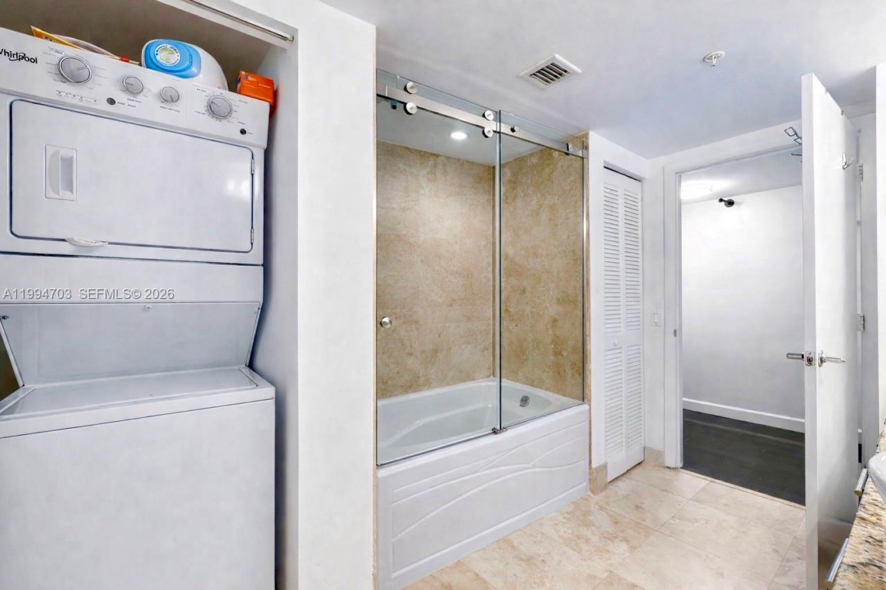 41 SE 5th St, Unit 1306, Miami, FL 33131 Photo