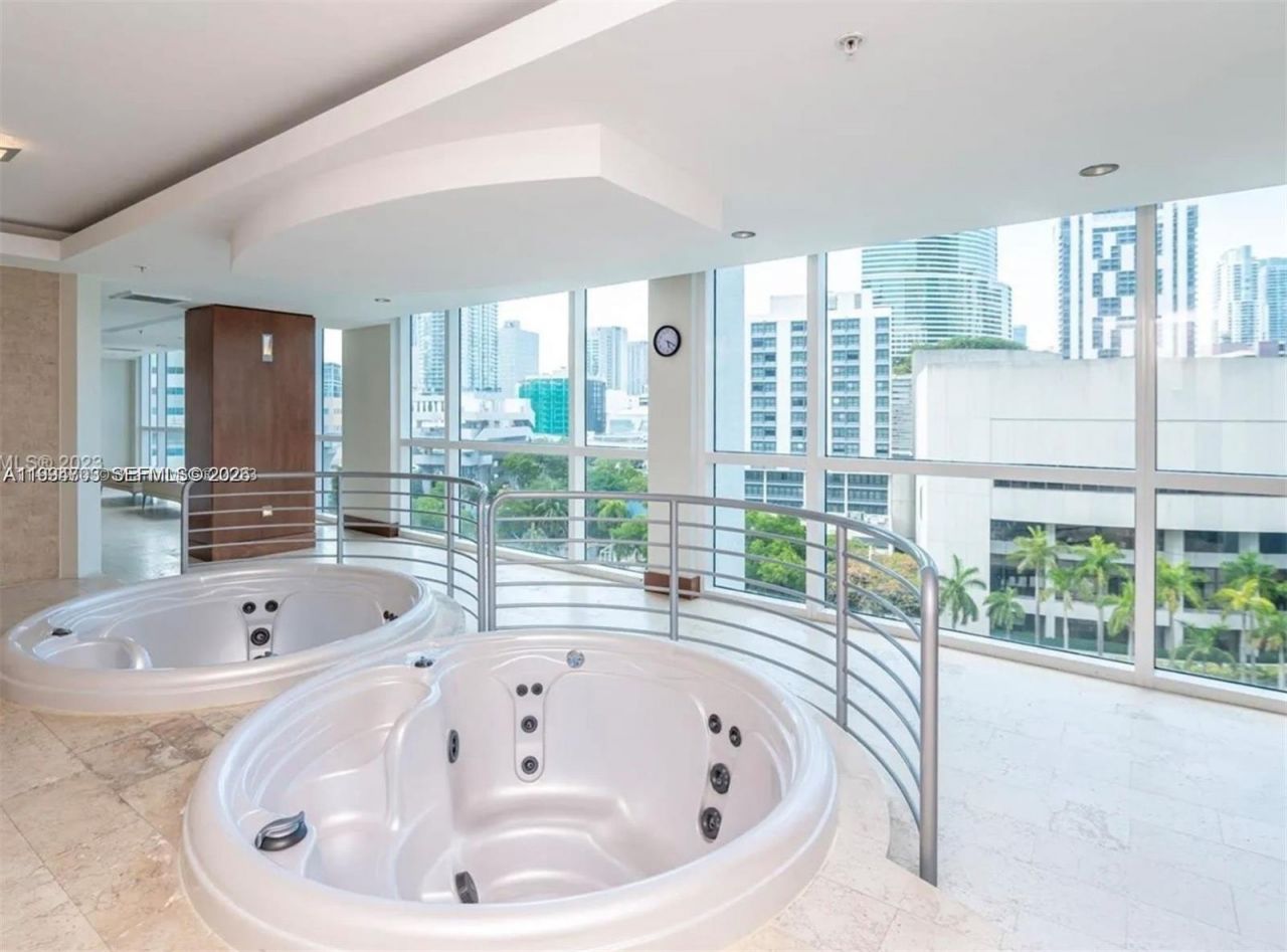 41 SE 5th St, Unit 1306, Miami, FL 33131 Photo