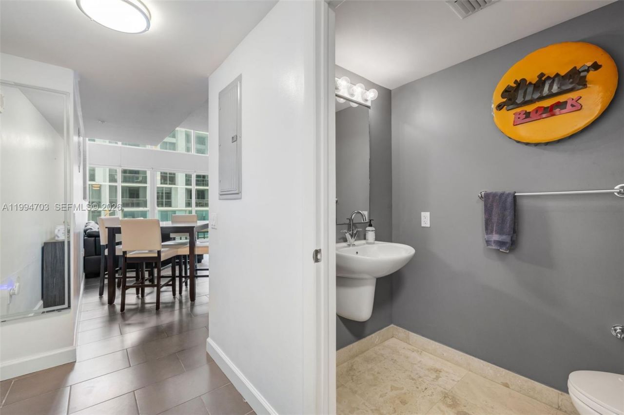 41 SE 5th St, Unit 1306, Miami, FL 33131 Photo