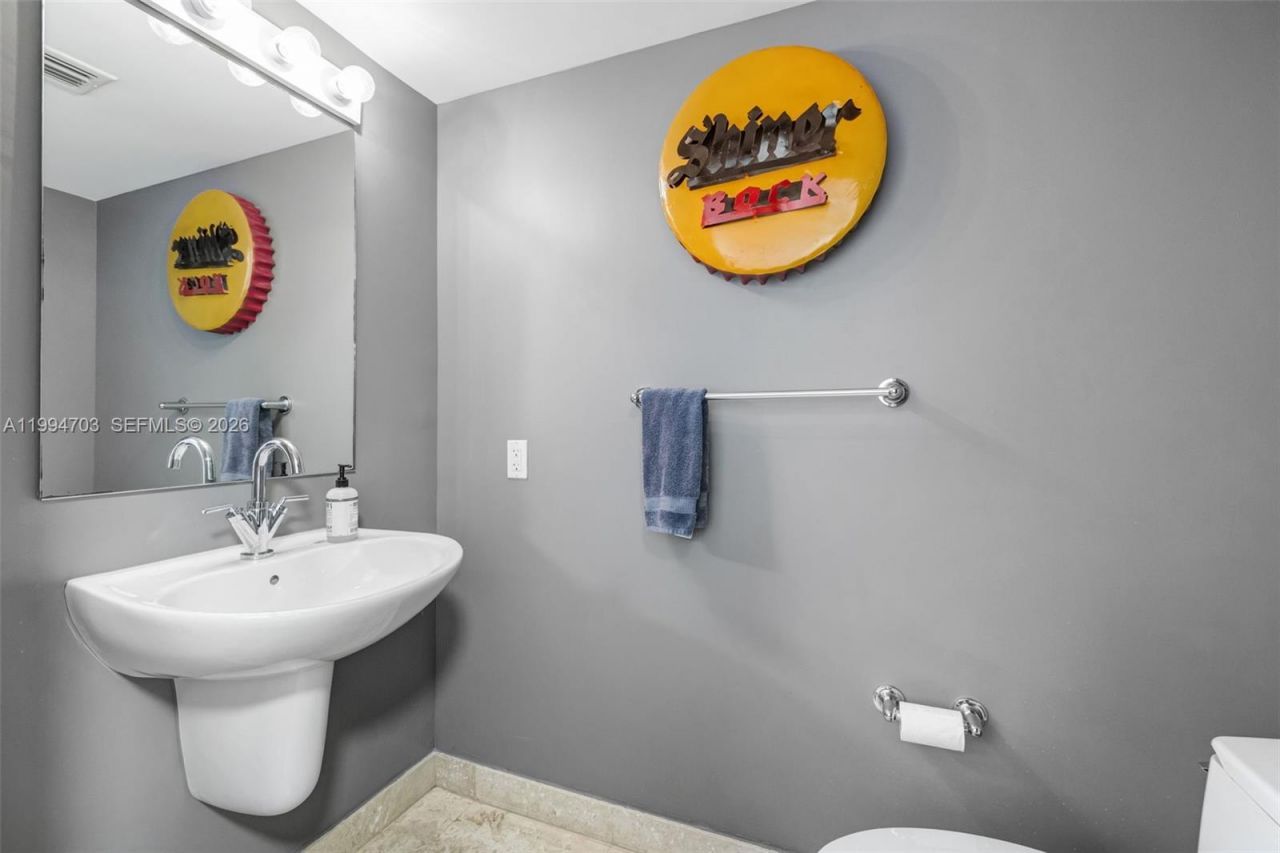 41 SE 5th St, Unit 1306, Miami, FL 33131 Photo