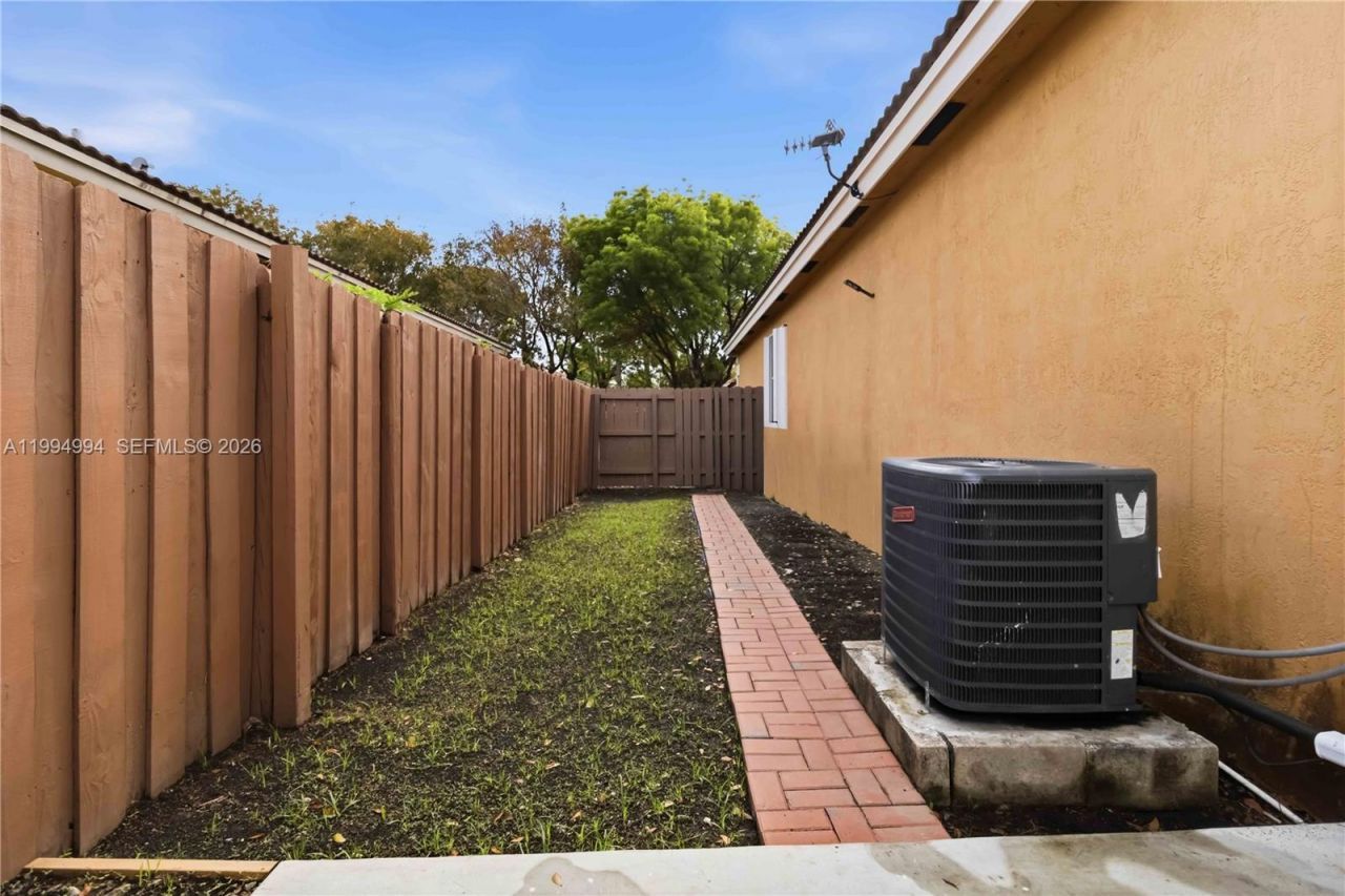 64 SW 15th Ter, Homestead, FL 33030 Photo