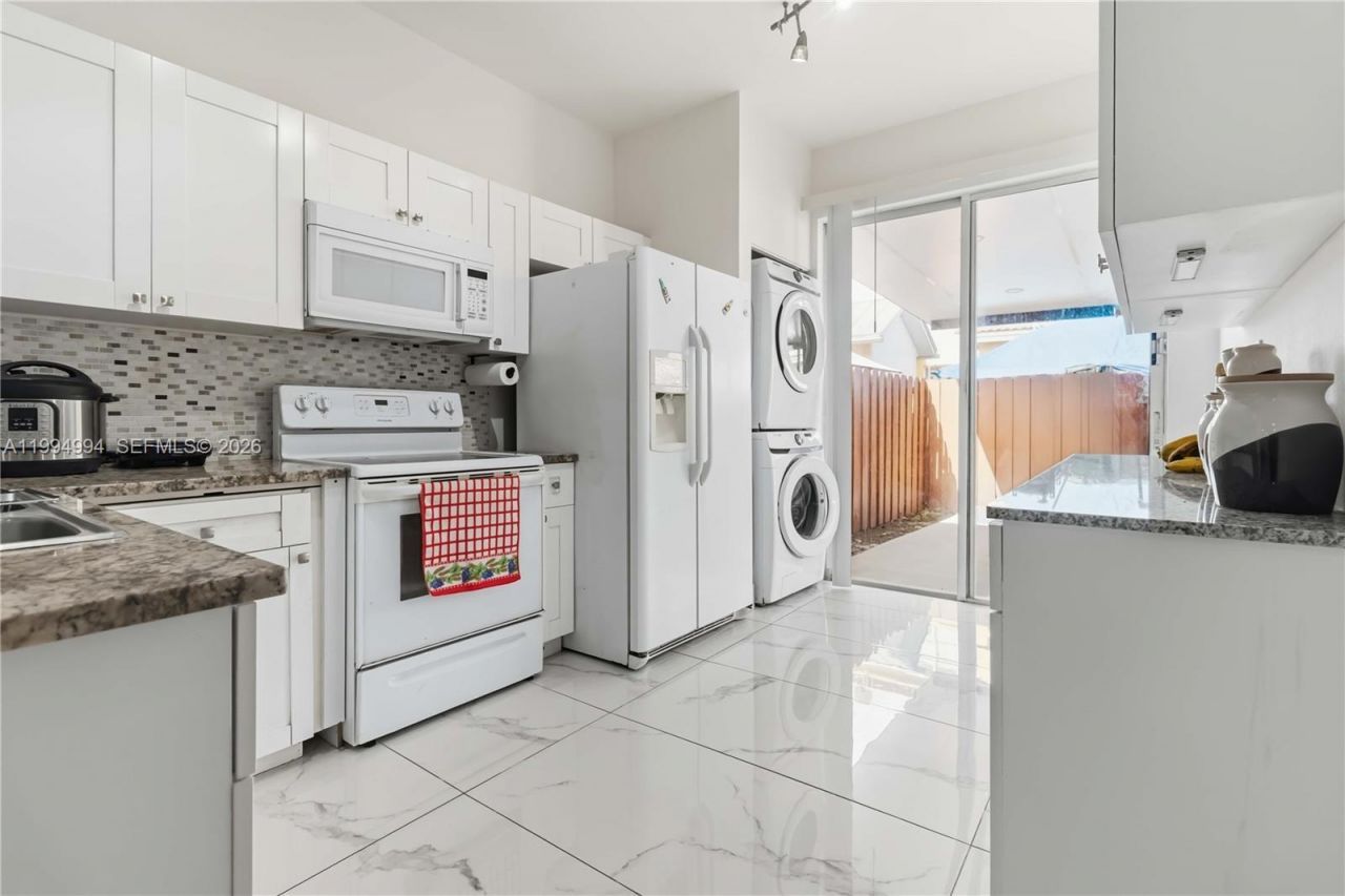 64 SW 15th Ter, Homestead, FL 33030 Photo