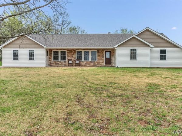 21 Oak Knoll Drive , St Charles, MO 63304