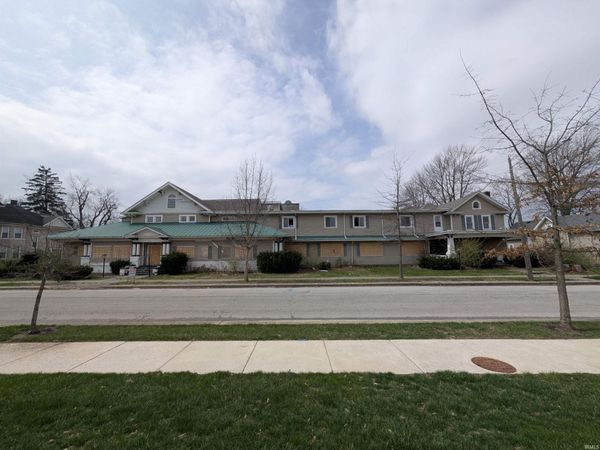 2440 Bowser Avenue, Fort Wayne, IN 46803