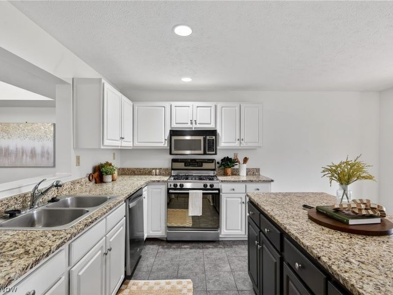 6943 Father Caruso Drive, Cleveland, OH 44102 Photo 10