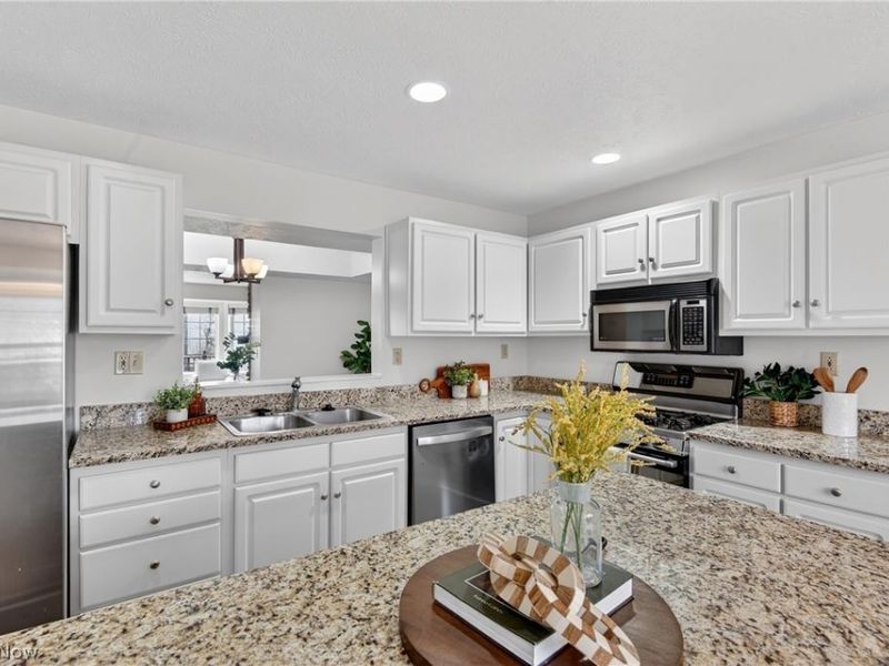 6943 Father Caruso Drive, Cleveland, OH 44102 Photo 9