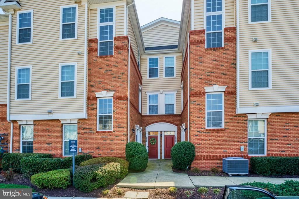 23290 Milltown Knoll Square, Unit 103, Ashburn, VA 20148 Main Photo