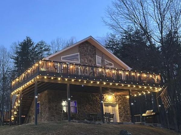 400 LOCUST RIDGE , MOOREFIELD, WV 26836