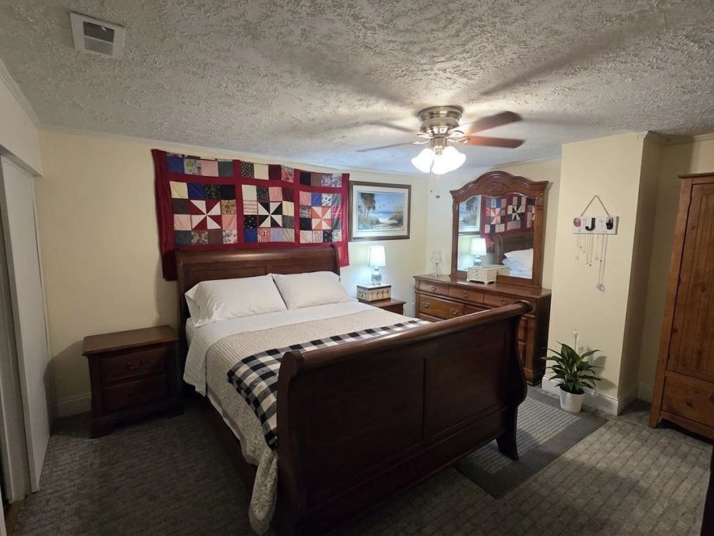 98 Old Cemetary Rd. Photo 9