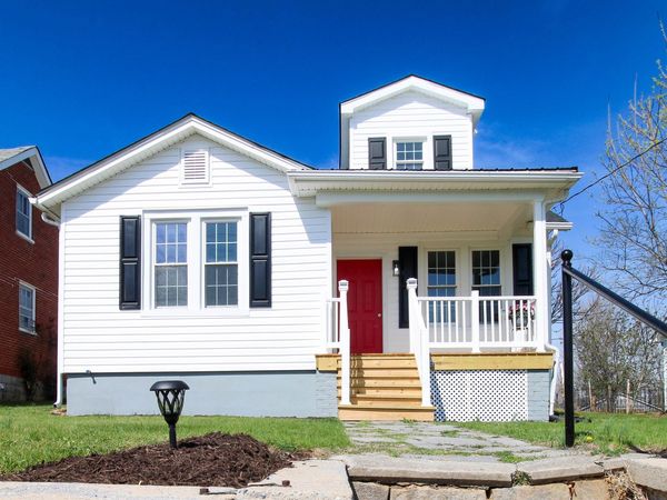 128 S WAVERLEY ST, STAUNTON, VA 24401