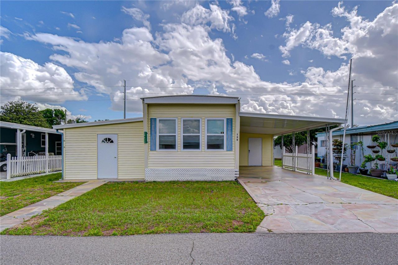 38634 Lansing Avenue , Zephyrhills, FL 33542 Main Photo