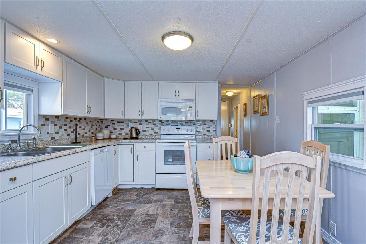 38634 Lansing Avenue , Zephyrhills, FL 33542 Photo