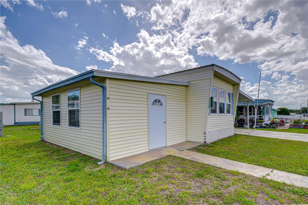 38634 Lansing Avenue , Zephyrhills, FL 33542 Photo