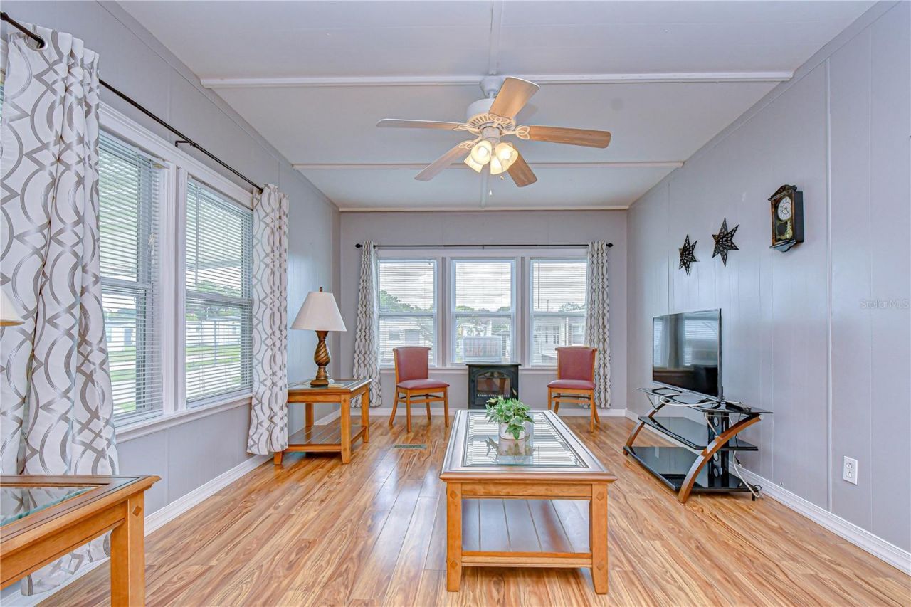 38634 Lansing Avenue , Zephyrhills, FL 33542 Photo