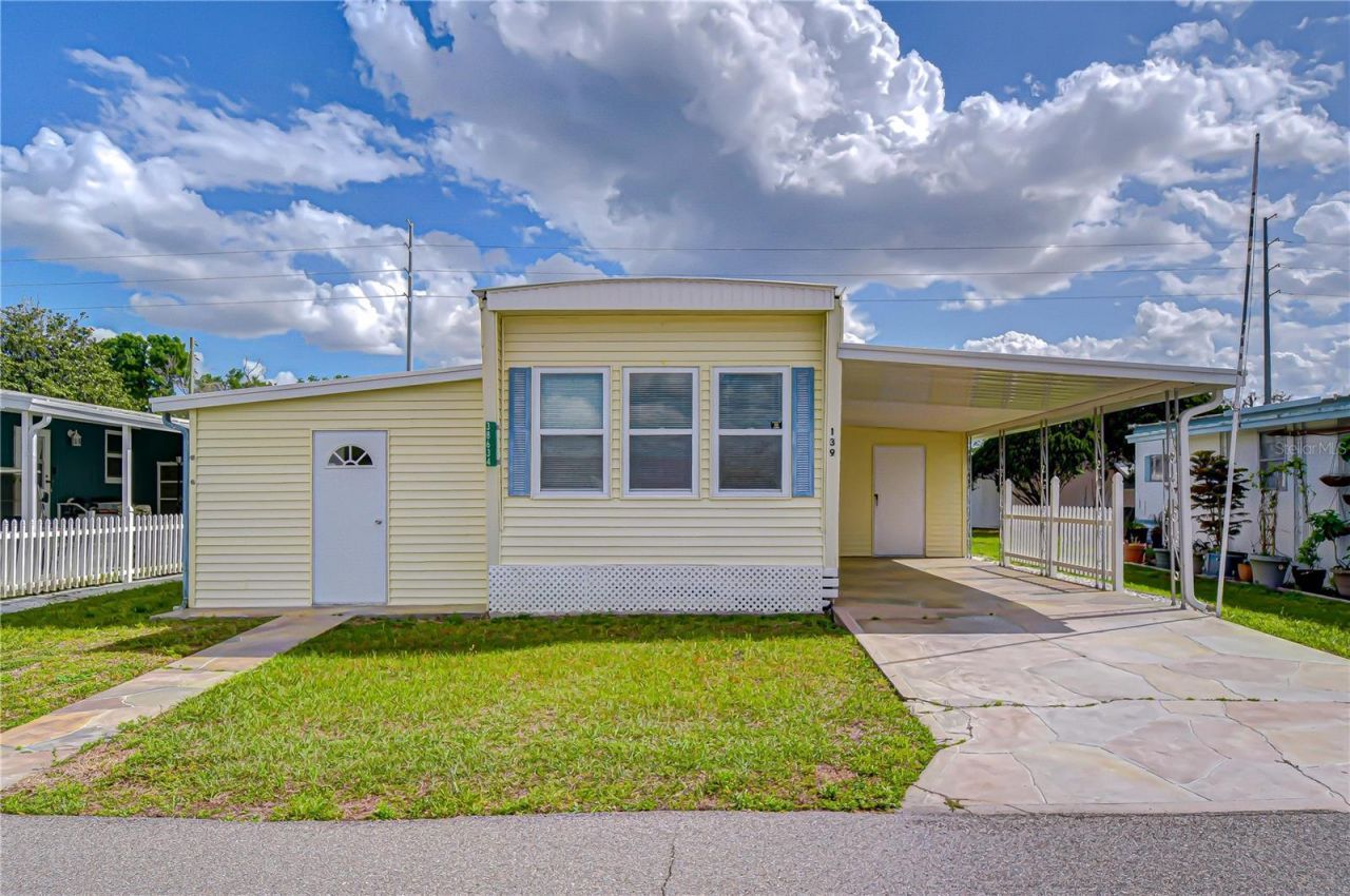 38634 Lansing Avenue , Zephyrhills, FL 33542 Photo