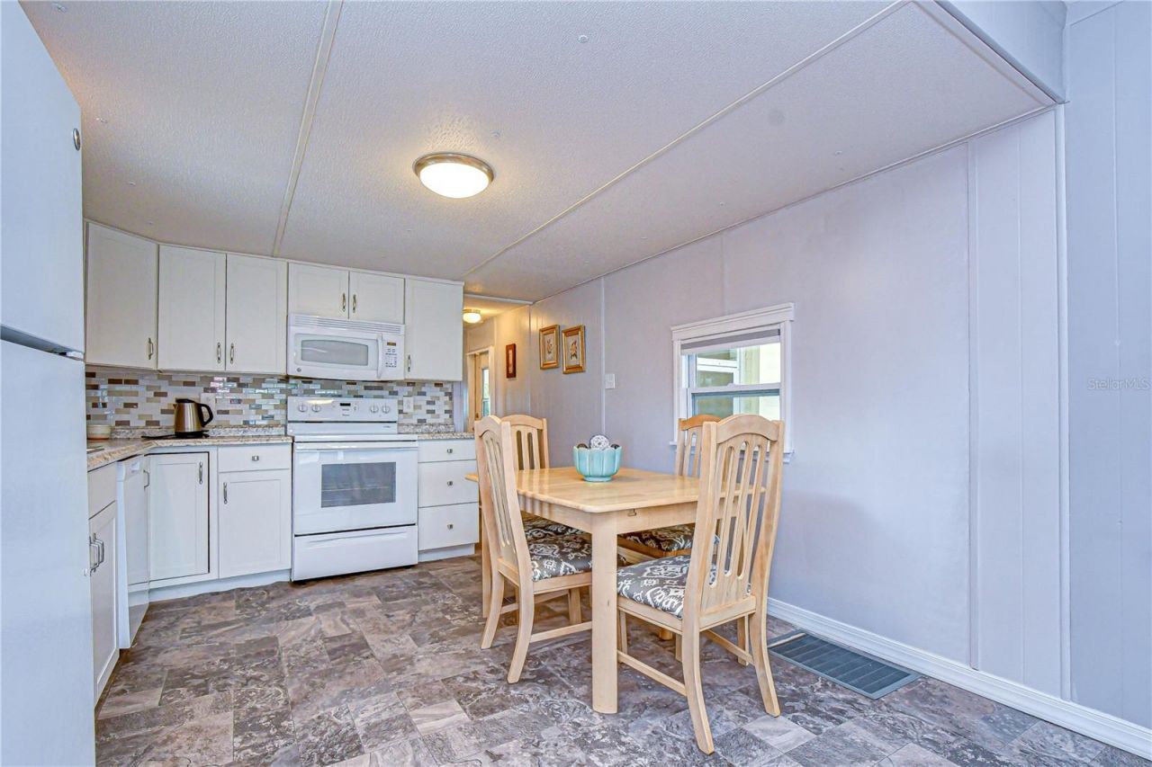 38634 Lansing Avenue , Zephyrhills, FL 33542 Photo