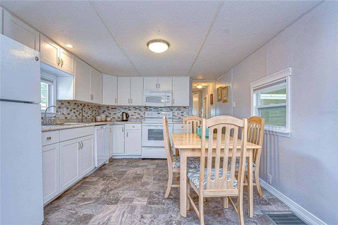 38634 Lansing Avenue , Zephyrhills, FL 33542 Photo