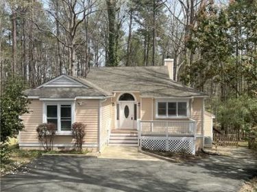 5605 Woods Walk Road, Midlothian, VA 23112