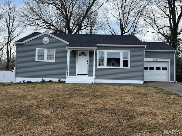 1917 Stuart Street , Hannibal, MO 63401