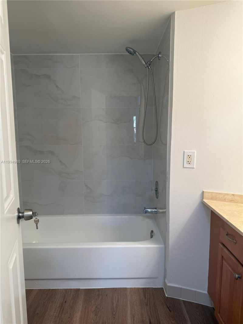 6272 NW 186th St , Unit 307, Hialeah, FL 33015 Photo