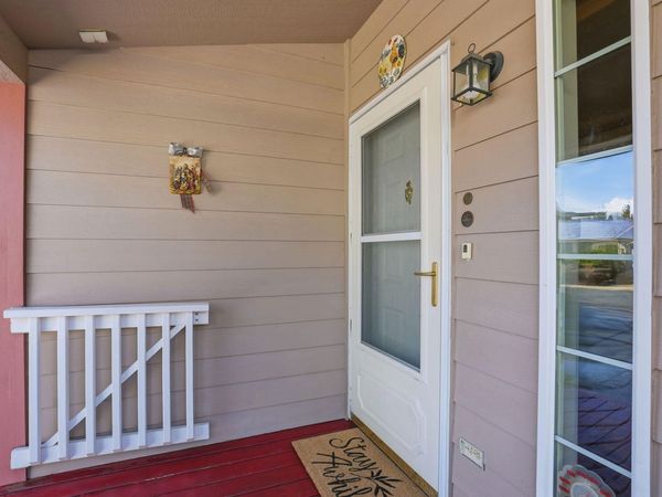1045 W Collier Glacier Drive, Sisters, OR 97759