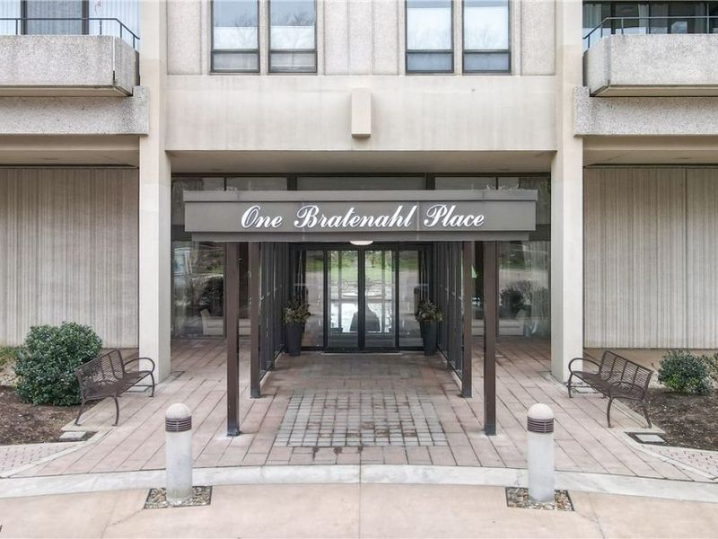 1 Bratenahl Place, Unit 502, Bratenahl, OH 44108 Photo 2