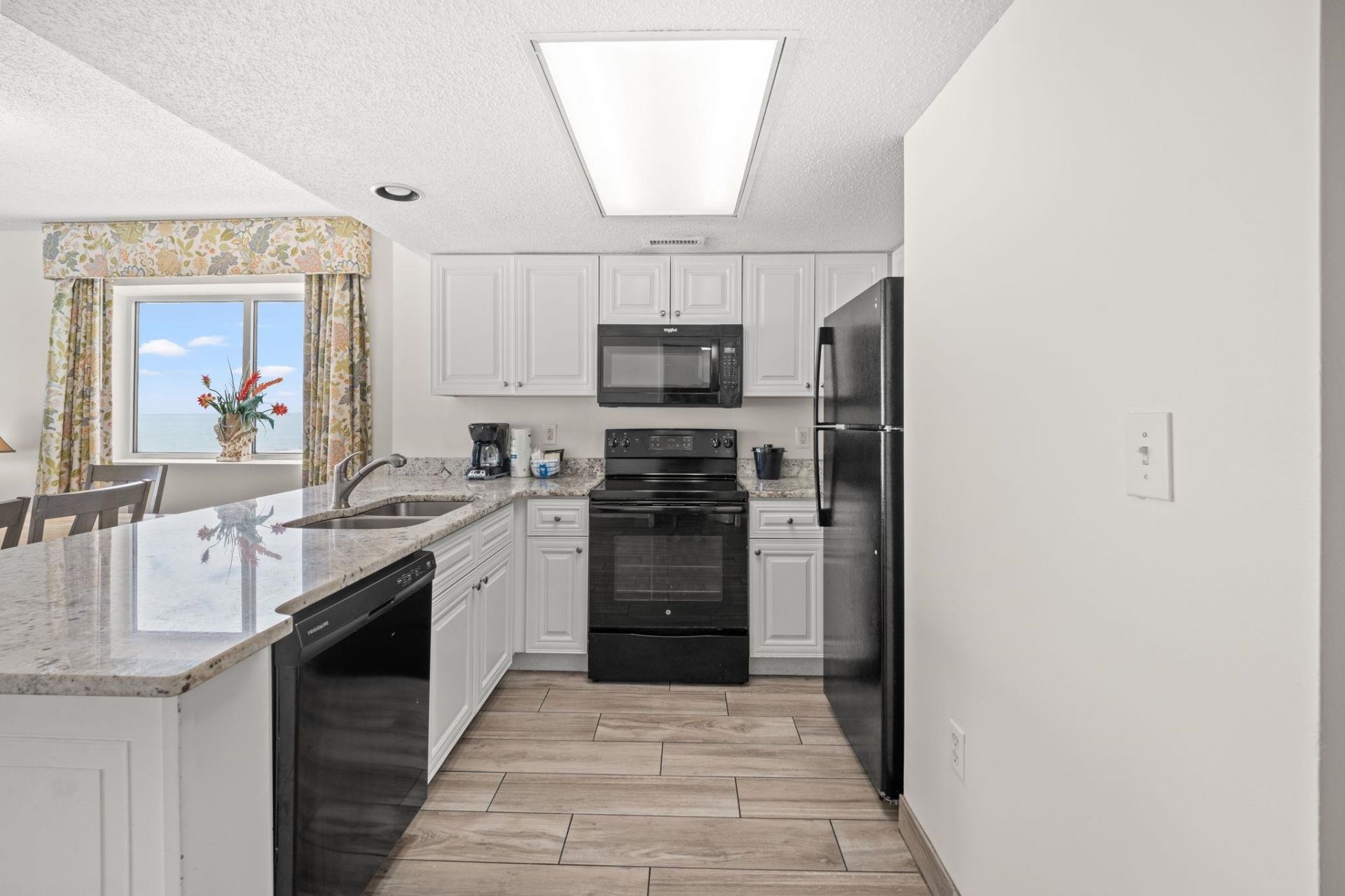 2000 N Ocean Blvd.  Photo 10