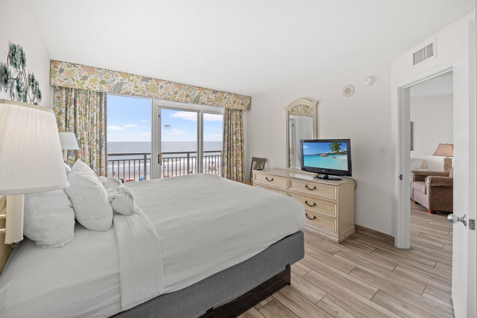 2000 N Ocean Blvd.  Photo 12