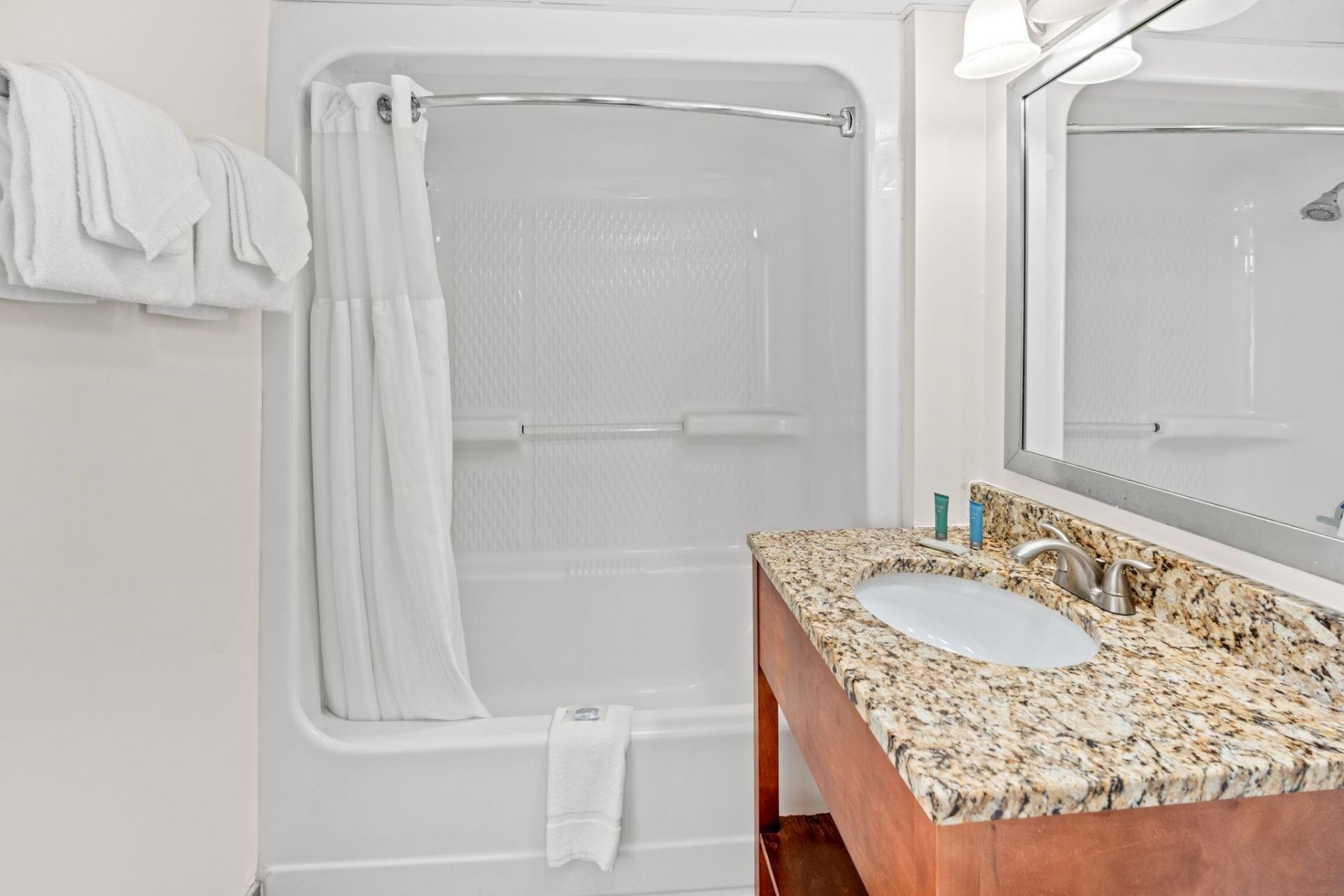 2000 N Ocean Blvd.  Photo 14