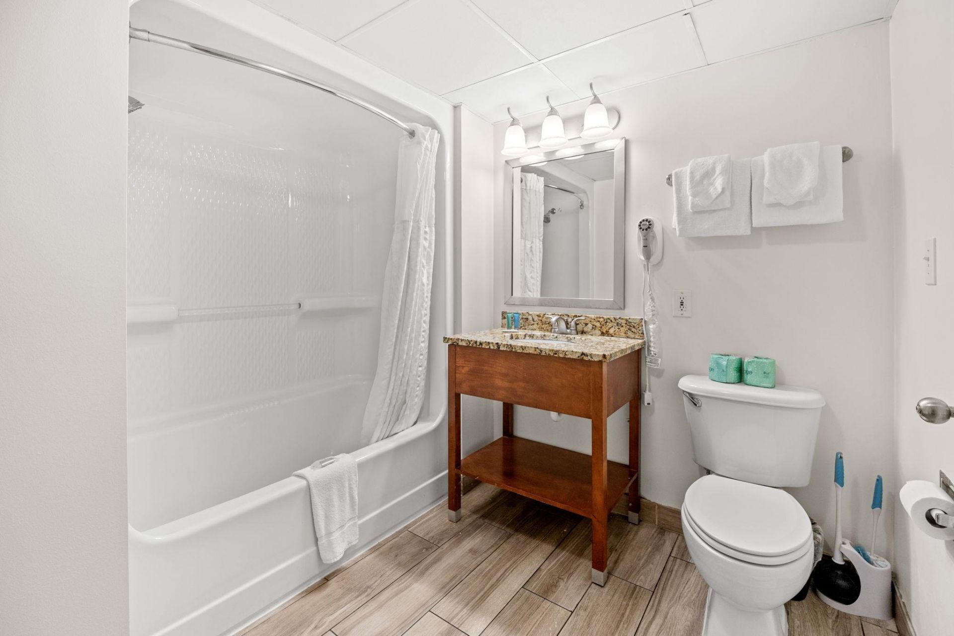 2000 N Ocean Blvd.  Photo 17