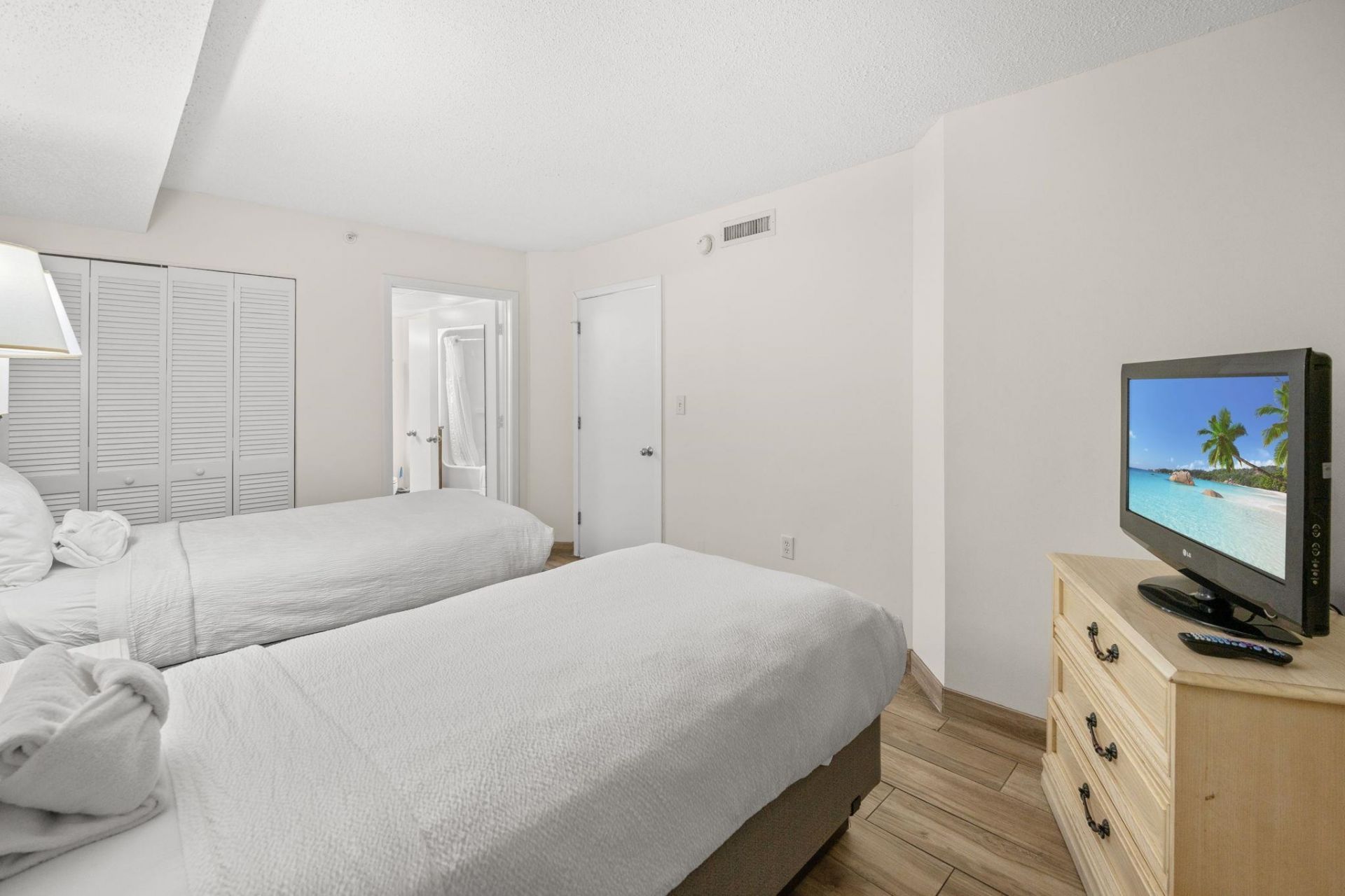 2000 N Ocean Blvd.  Photo 19