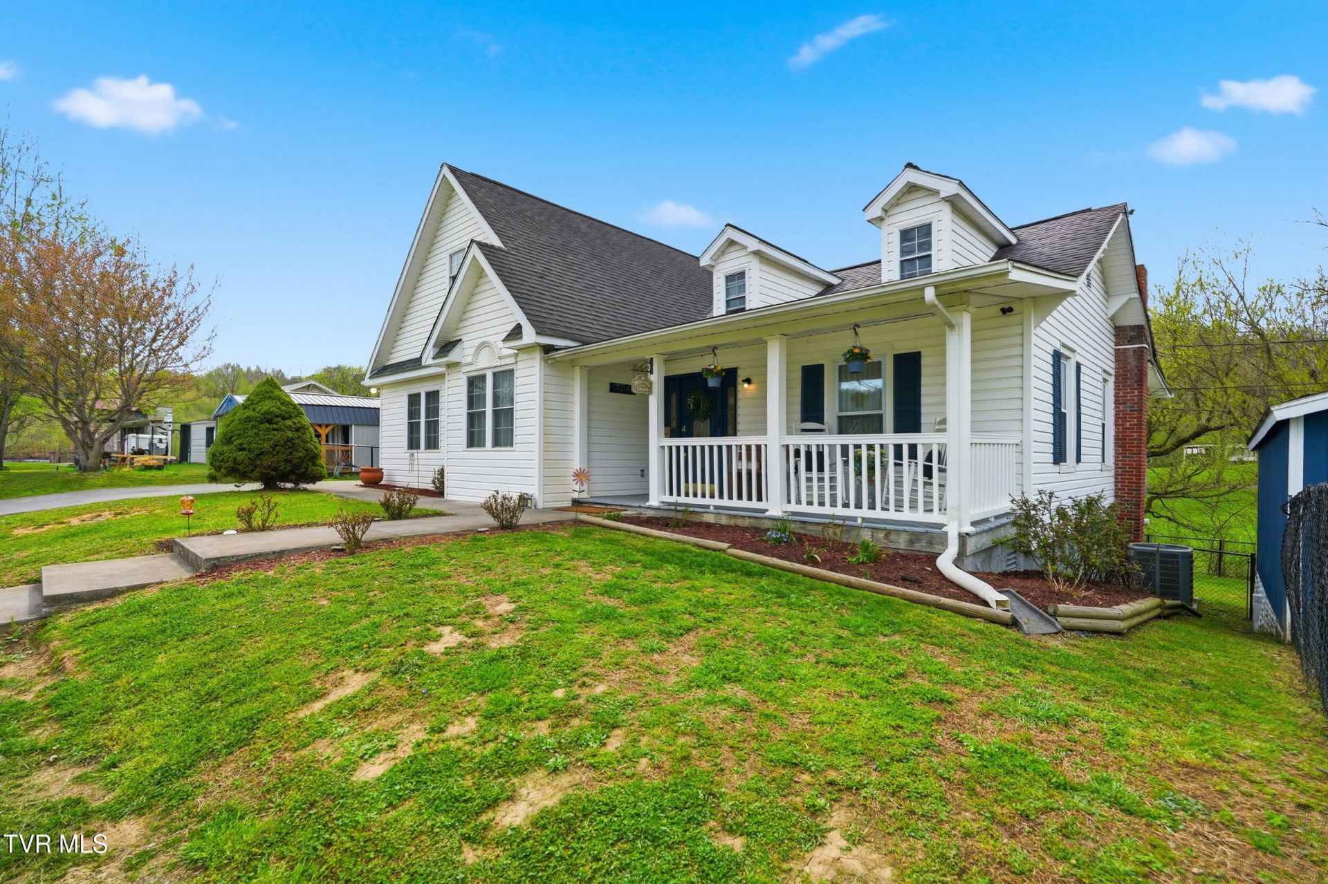 138 Luttie Banner Drive, Castlewood, VA 24224 Main Photo