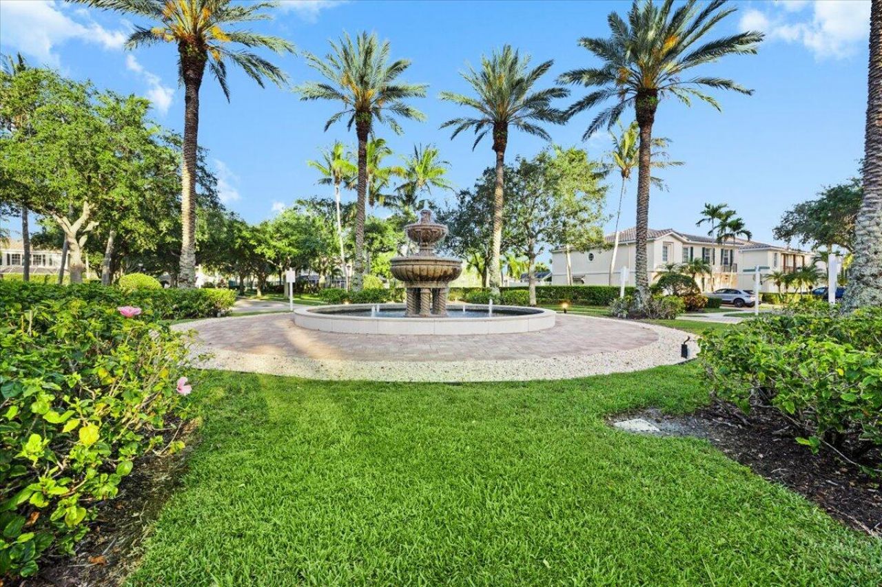 142 Santa Barbara Way, Palm Beach Gardens, FL 33410 Photo