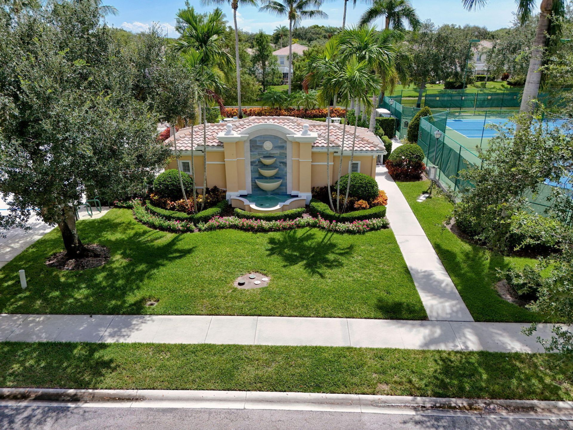 142 Santa Barbara Way, Palm Beach Gardens, FL 33410 Photo