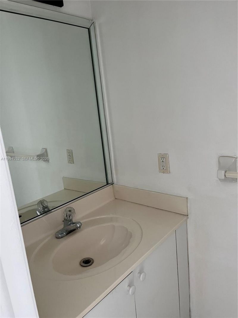 8031 NW 8th St, Unit 13, Miami, FL 33126 Photo