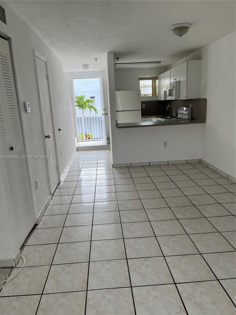 8031 NW 8th St, Unit 13, Miami, FL 33126 Photo