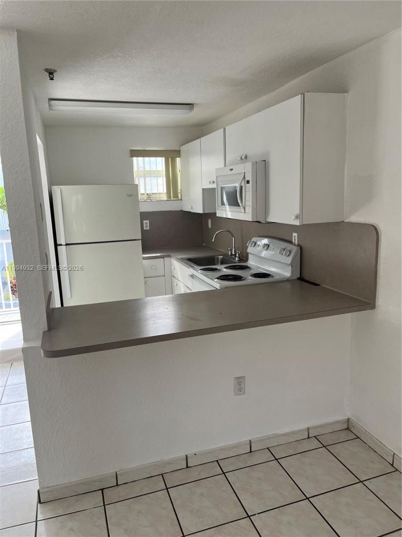 8031 NW 8th St, Unit 13, Miami, FL 33126 Photo