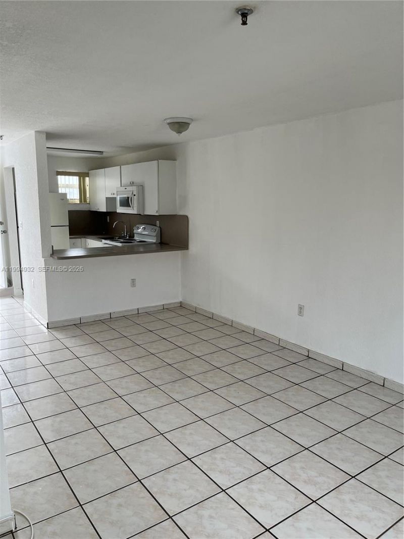 8031 NW 8th St, Unit 13, Miami, FL 33126 Photo