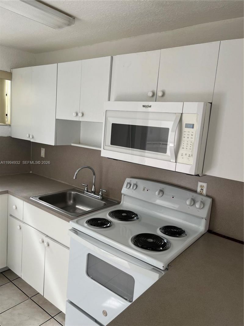 8031 NW 8th St, Unit 13, Miami, FL 33126 Photo