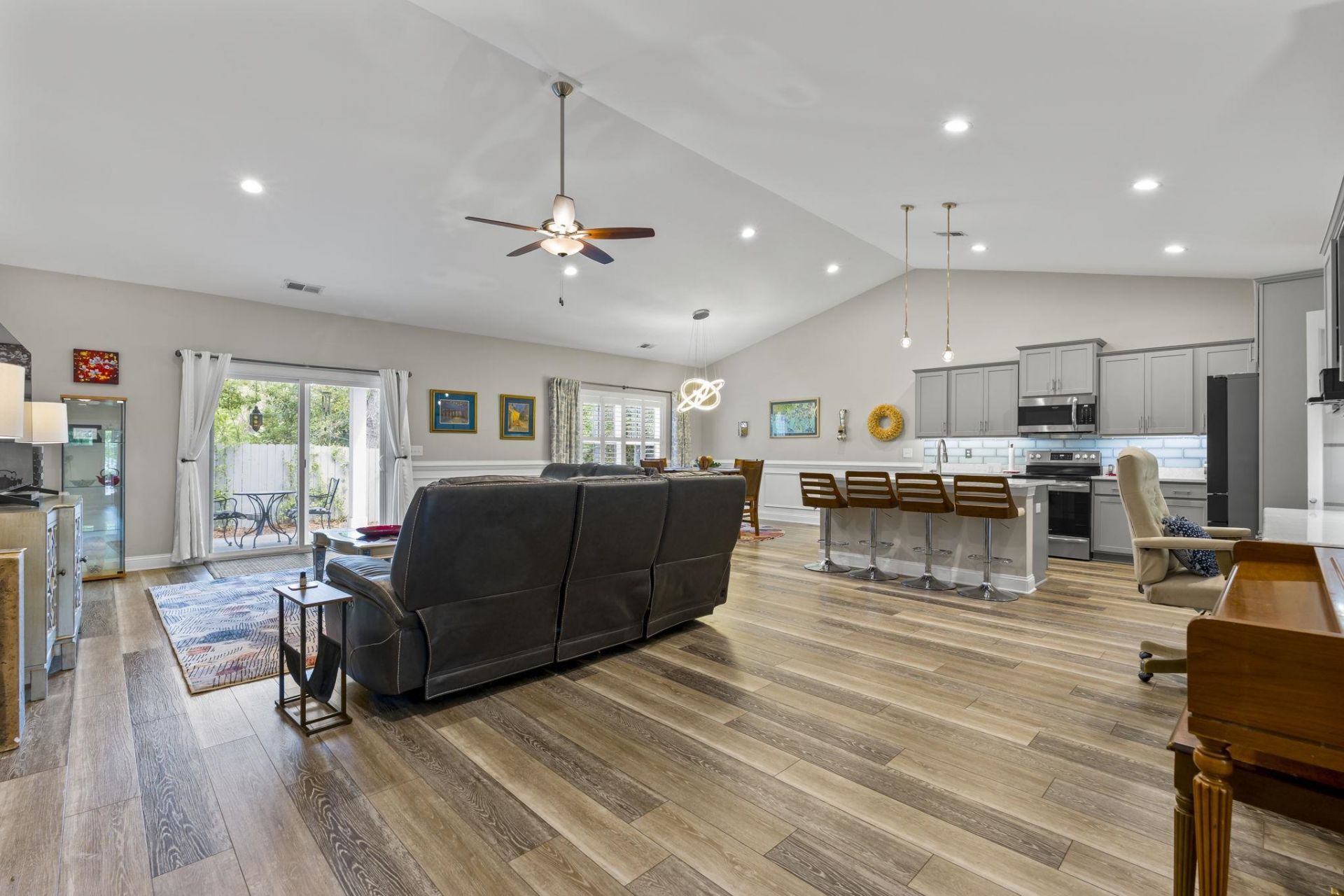 817 White Heron Cove Photo 11