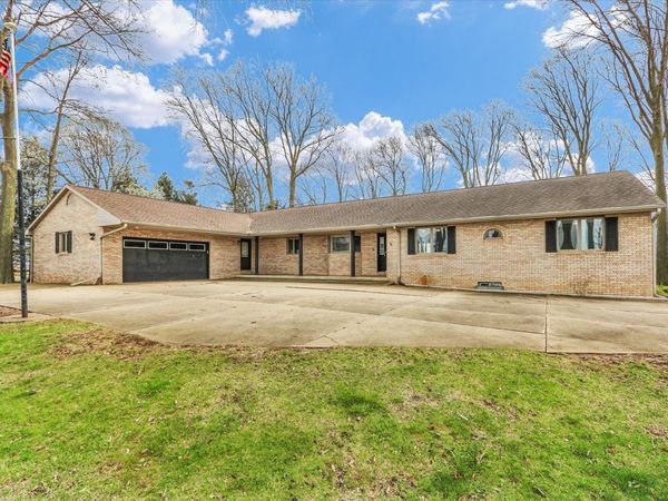 1644 County Road 200 Road , Seymour, IL 61875