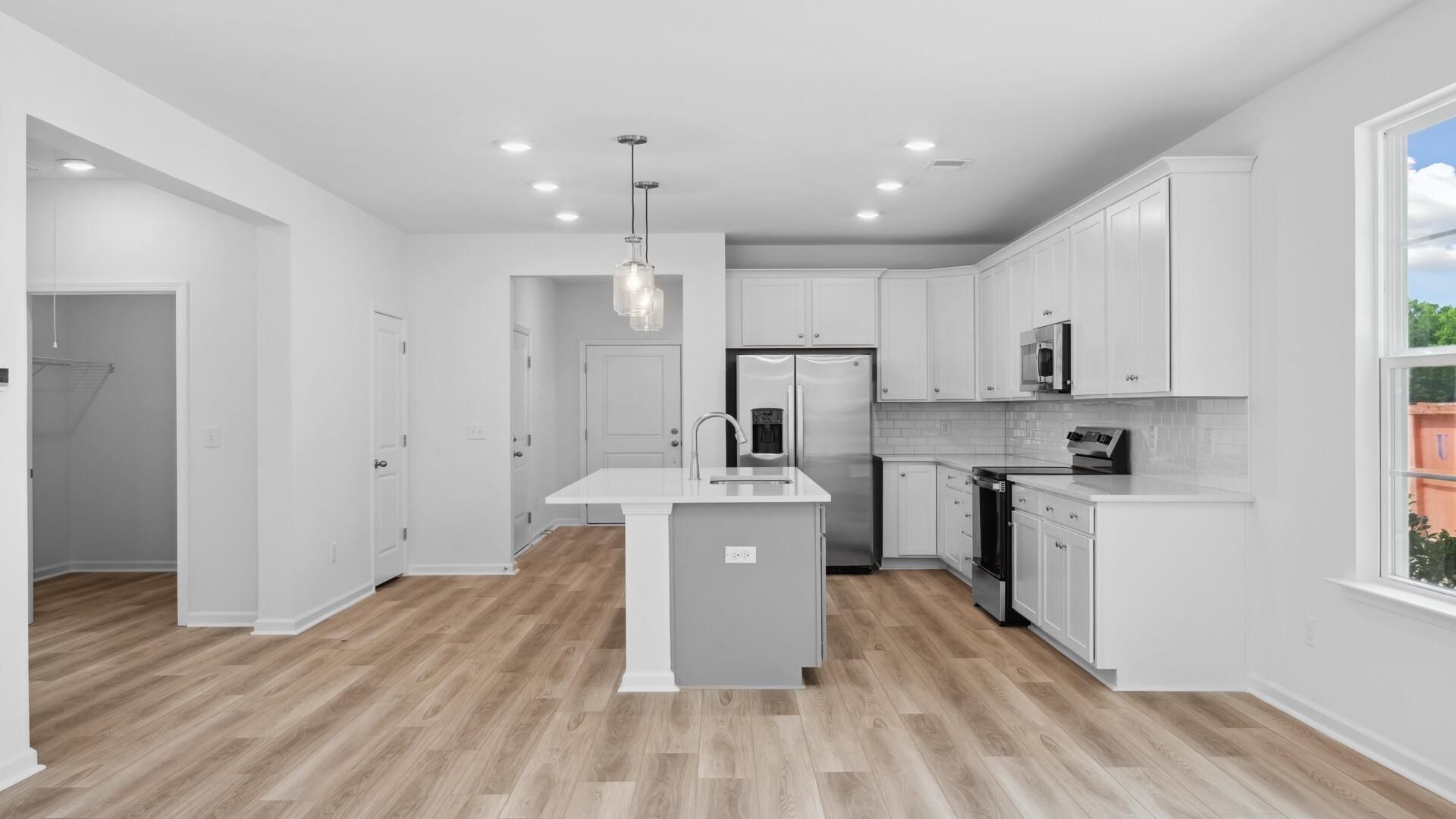 444 Cadbury Loop Photo 6