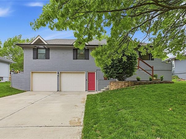 1128 NE Westwind Drive, Lee's Summit, MO 64086