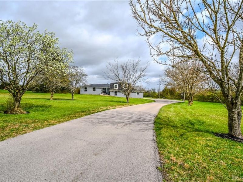 6169 Dayton Farmersville Road, Jefferson Township, OH 45417 Photo 2